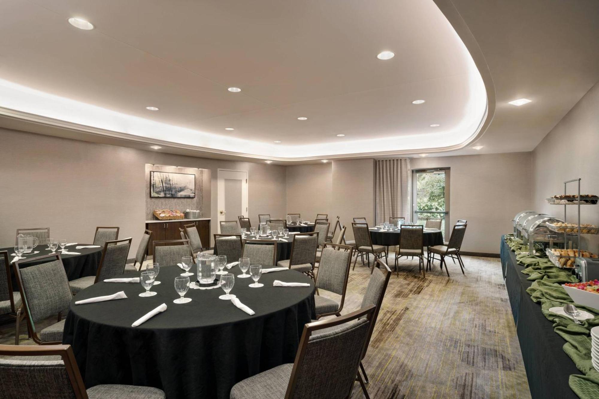 Отель Courtyard By Marriott Middletown Goshen Экстерьер фото