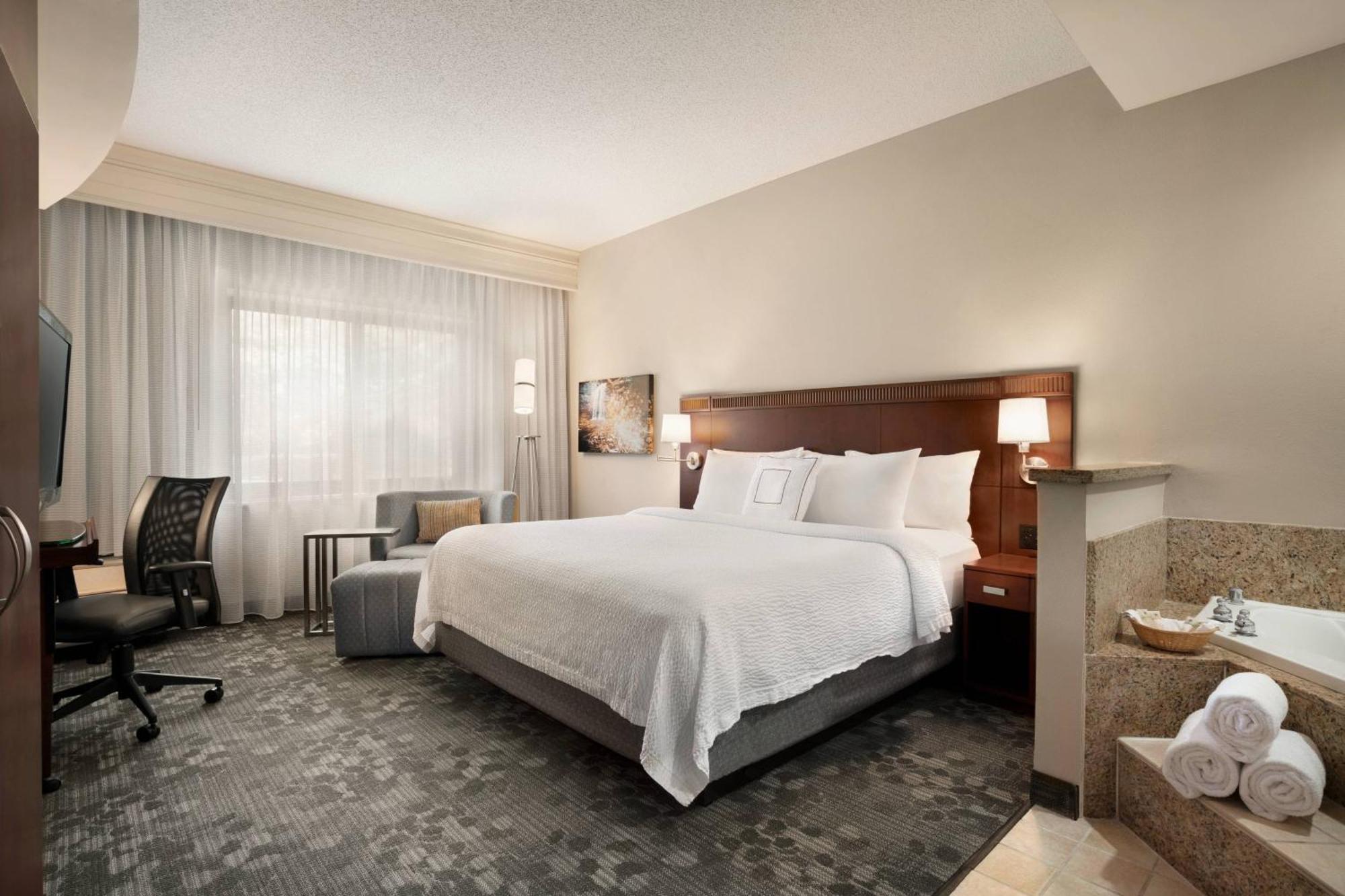 Отель Courtyard By Marriott Middletown Goshen Экстерьер фото