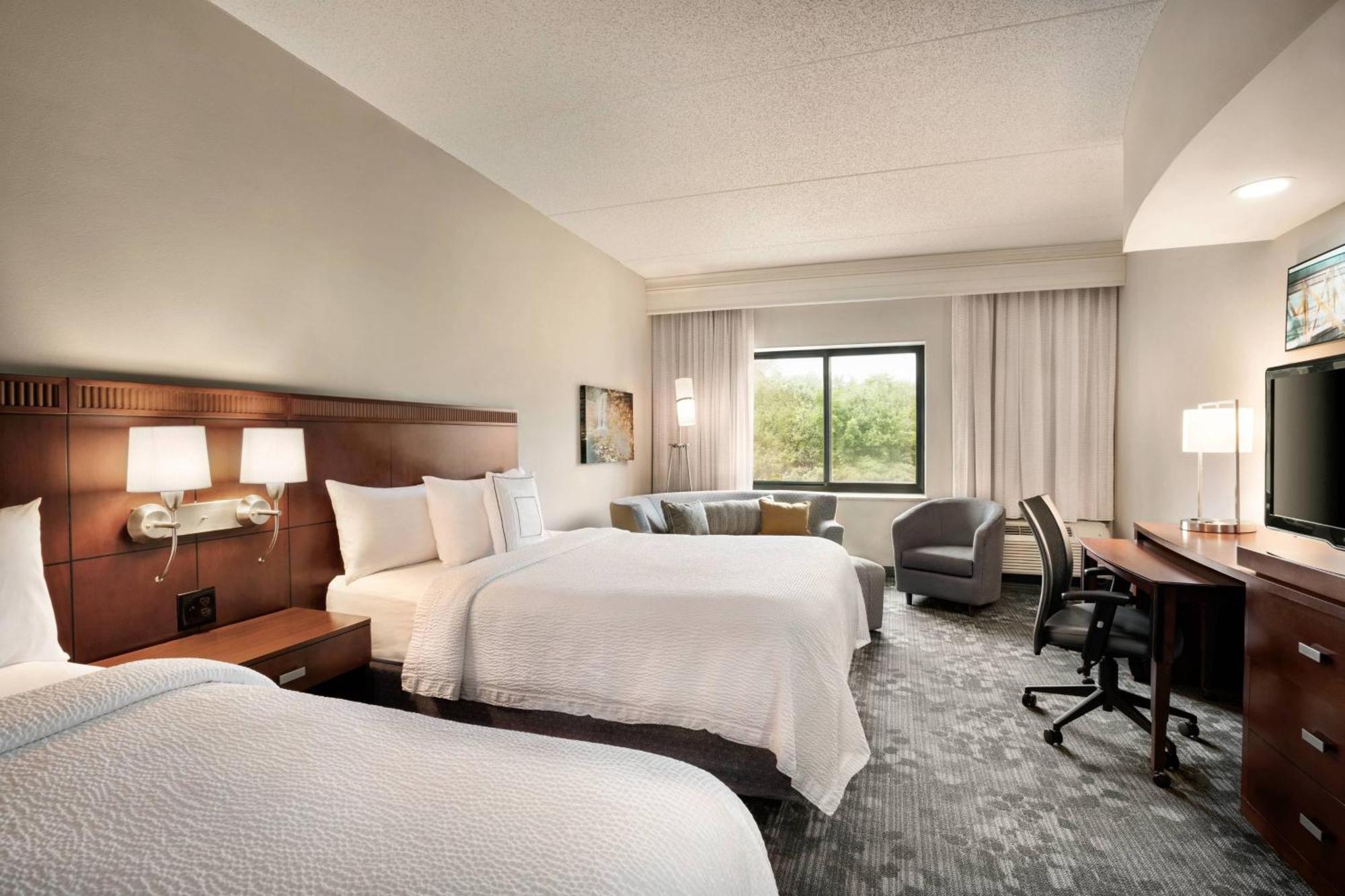 Отель Courtyard By Marriott Middletown Goshen Экстерьер фото