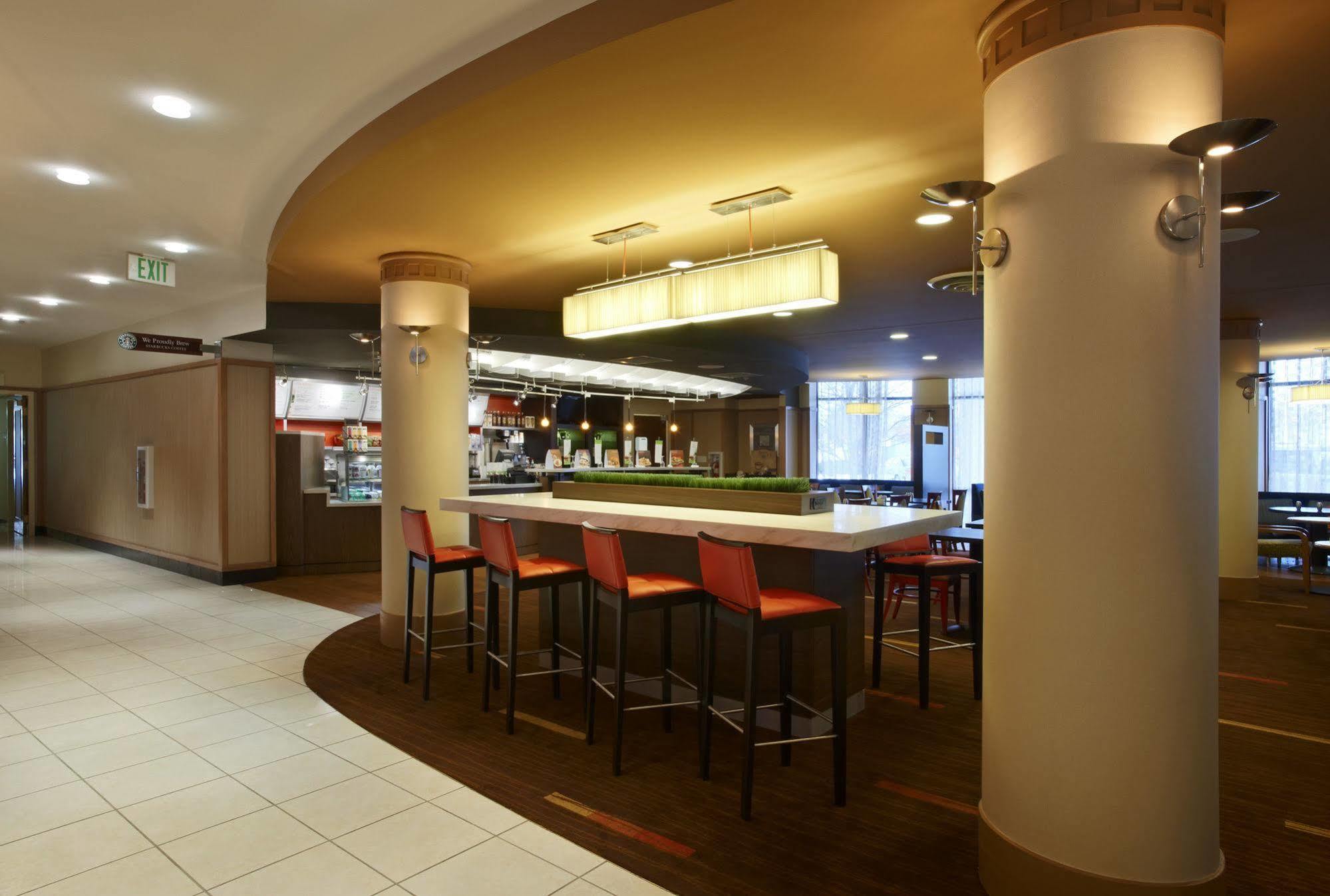 Отель Courtyard By Marriott Middletown Goshen Экстерьер фото